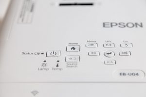 Epson EB-U004 - Bedienfeld im Detail