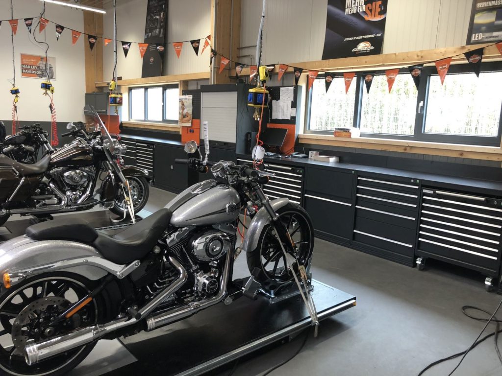Auch eine Werkstatt gehört zu neuen Harley-Davidson Store in Schwäbisch Gmünd (1)
